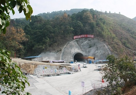 ����б��